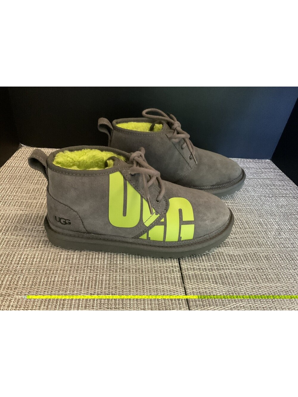 Womens UGG Neumel Chopd Grey/Lime Lined Winter Boots. Size 8. Great Condition!